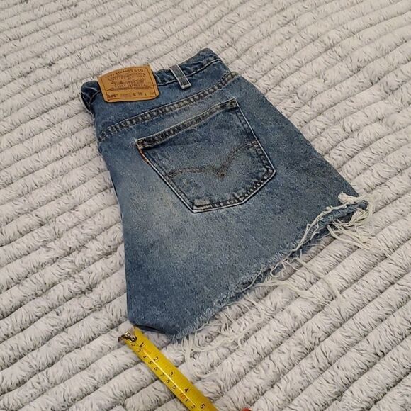 Vintage hi-waist broken in Levi's shorts - Picture 9 of 12